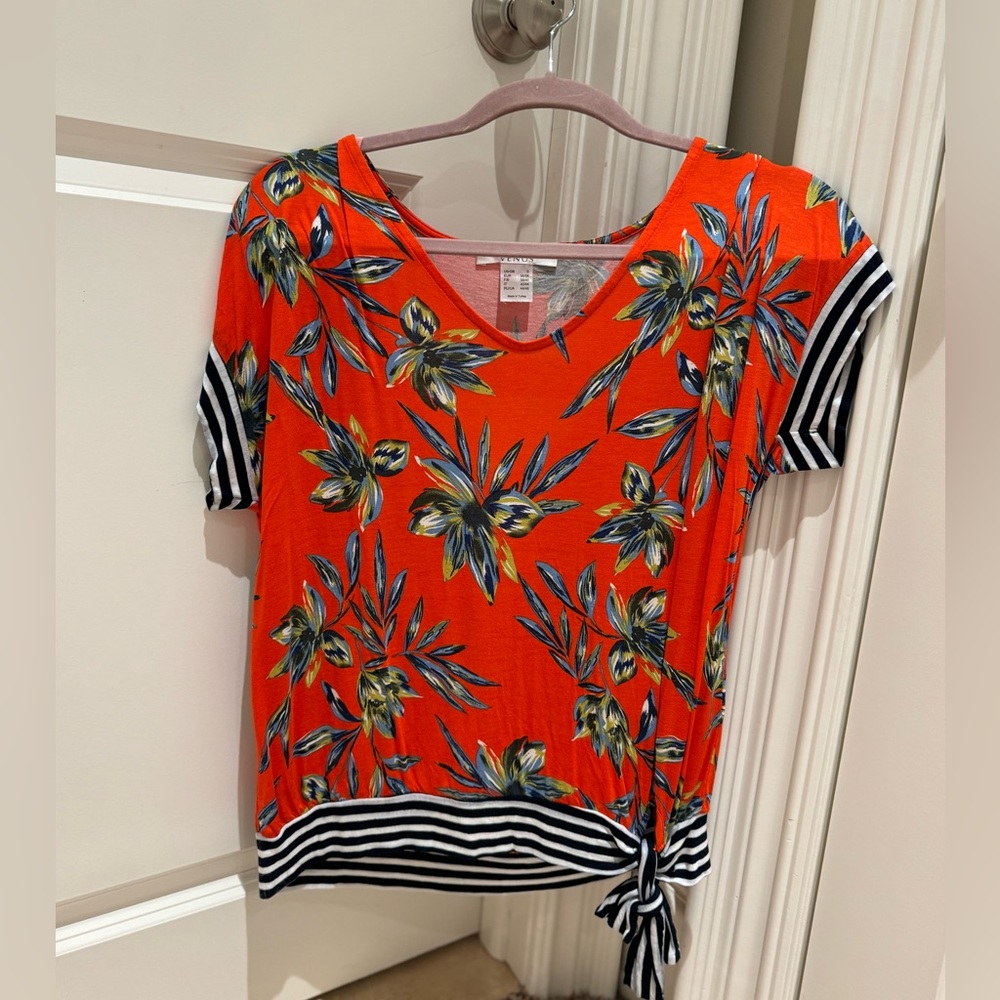 Flowered blouse - Picture 2 of 4